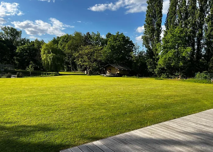 Glamping Tent In Oase Van Groen